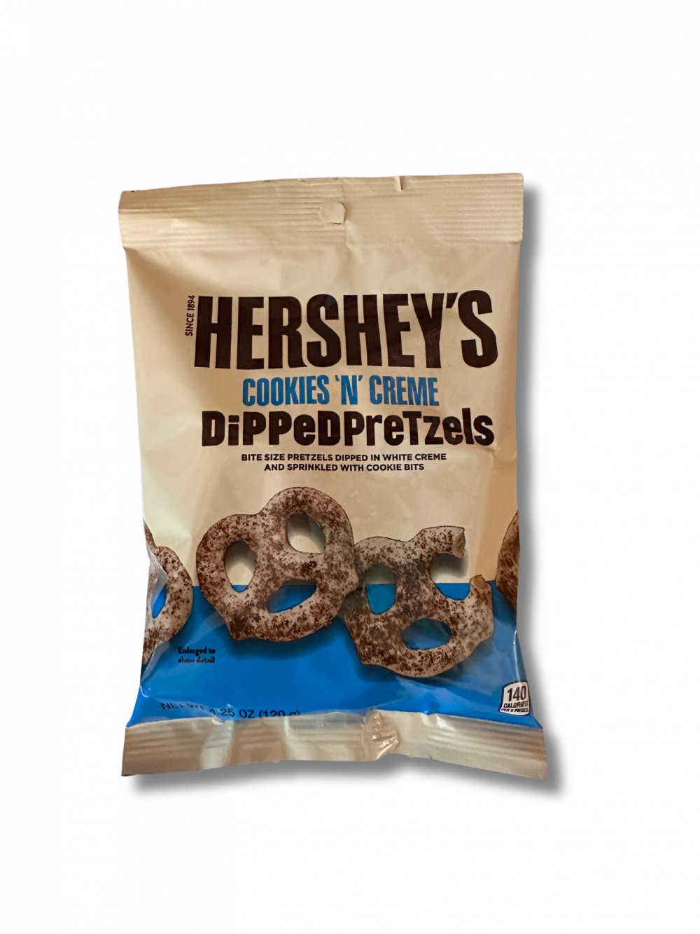 Diese HERSHEY'S Cookies 'N' Creme Dipped Pretzels sind der ultimative Snack für jeden Schokoladenliebhaber. Salzige, knusprige Brezeln getaucht in süßer Cookies 'N' Creme Schokolade - ein sinnlicher Mix, der einfach süchtig macht. […] - Breddas Hemp & Sweets Company Wuppertal